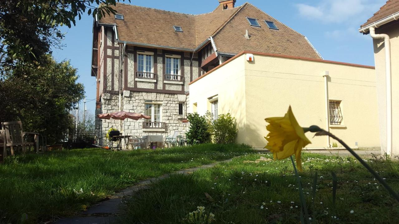 Apakabar Homestay - Proche Gare Melun, Parking Prive, Netflix La Rochette  Bagian luar foto